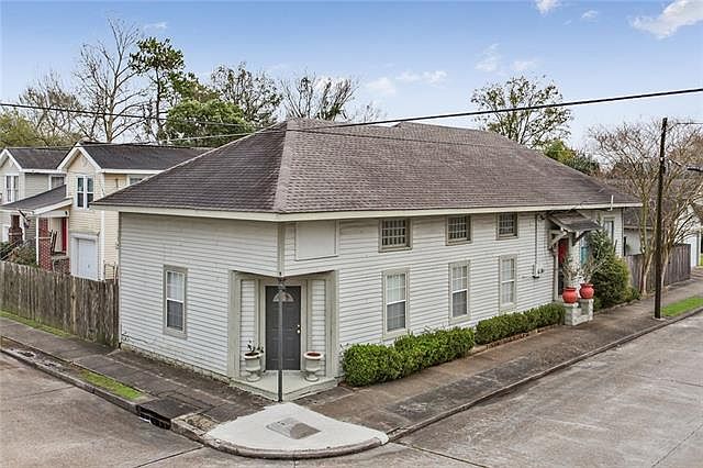 1st image of 805 Derbigny St
