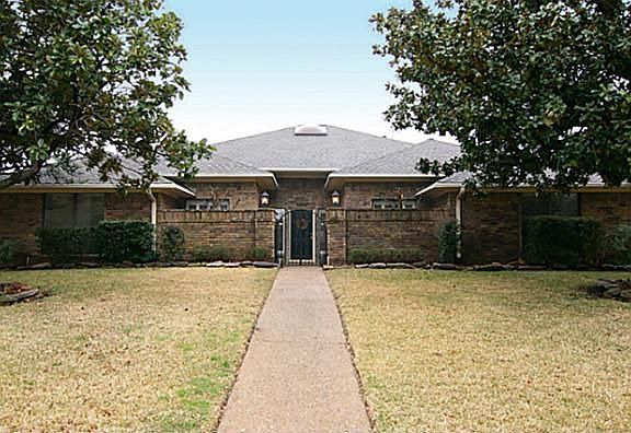 3rd image of 4406 Briargrove Ln