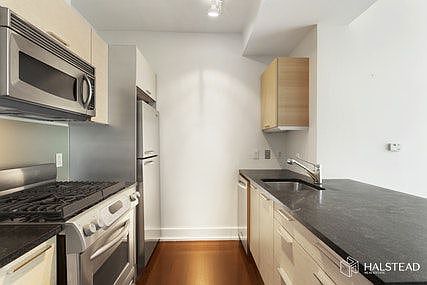 4th image of 350 W 42nd St APT 25H