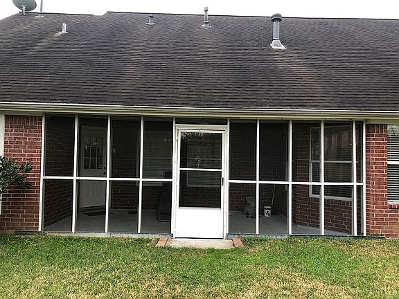 Screened back porch 