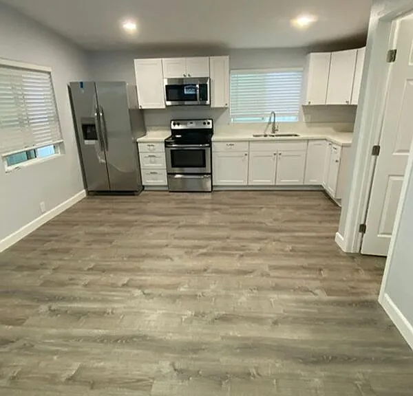 736A Windsor Ct — Photo 1