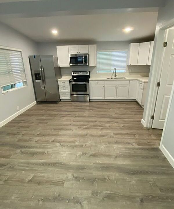 1st image of 736A Windsor Ct