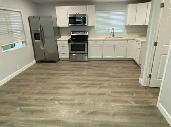 736A Windsor Ct, Vista, CA 92084