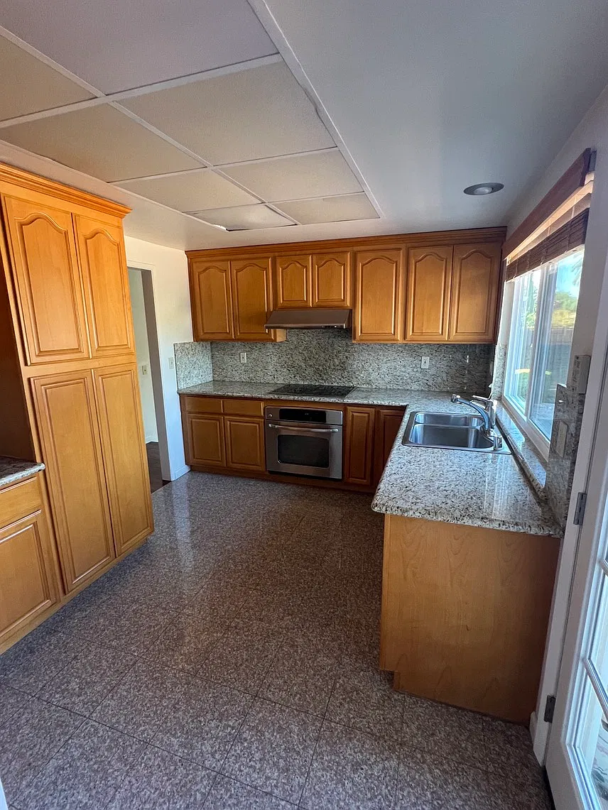 4 bed, 2167 sqft, $5,950 — Photo 3