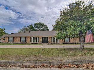 321 Green River Trl, Fort Worth, TX 76103