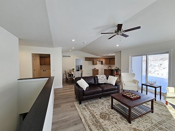 5th image of 512 Village Ln