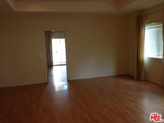 4th image of 1736 Wellesley Ave