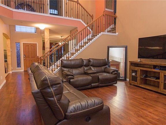 3rd image of 1110 Noblewood Dr