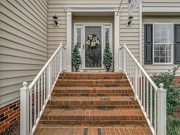 3rd image of 5133 Hart Mill Dr