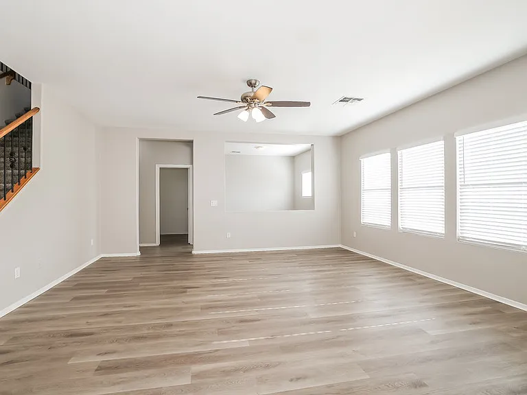 2413 W Chipman Rd — Photo 8