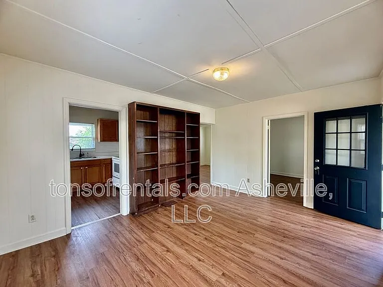 2604 Hendersonville Rd — Photo 3