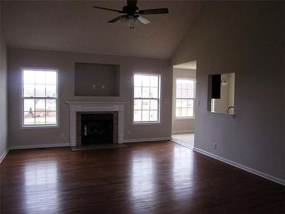 3rd image of 1621 Broad Cir