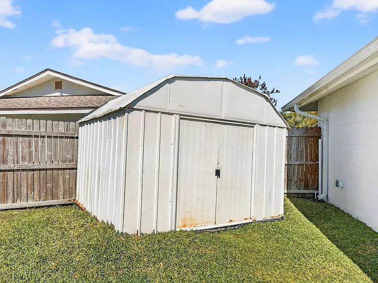 425 Via Valencia Ct — Photo 16
