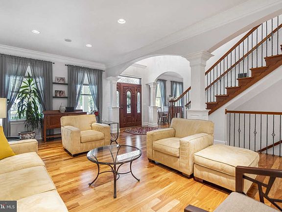 2nd image of 7827 Newington Woods Dr
