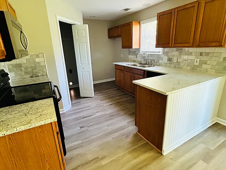 205 Kentshire Ln — Photo 5