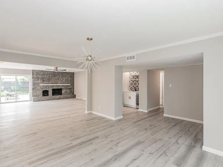 4015 Crown Shore Dr — Photo 9