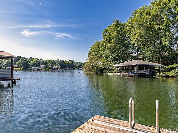 3rd image of 240 Lookout Point Dr