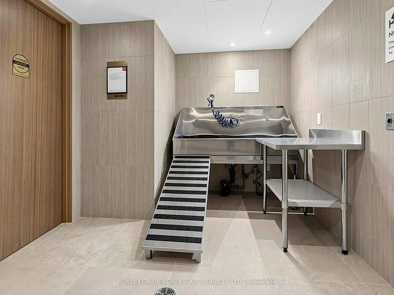 25 Cordova Ave #1210 — Photo 33