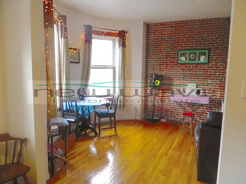 2 bed, 999 sqft, $4,000 — Photo 3