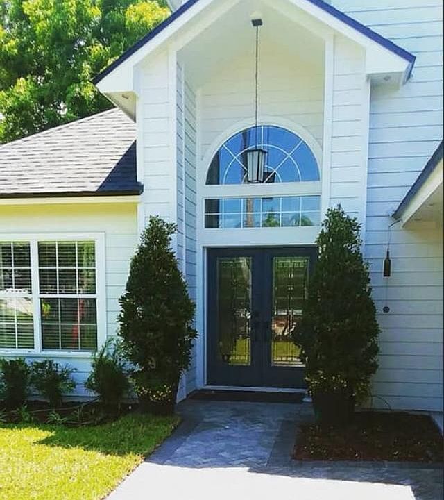 1st image of 523 Sunset Dr