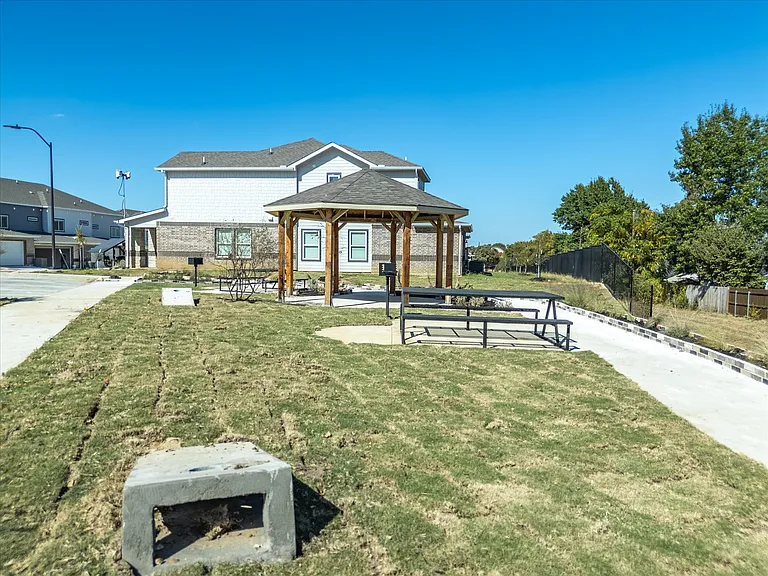 6215 Roby Dr — Photo 10