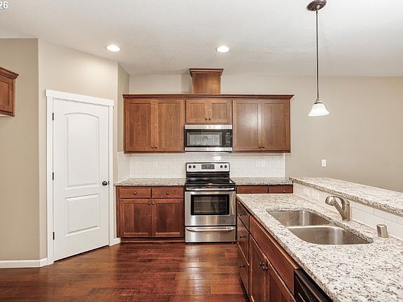 4th image of 2630 NE 131st Ave