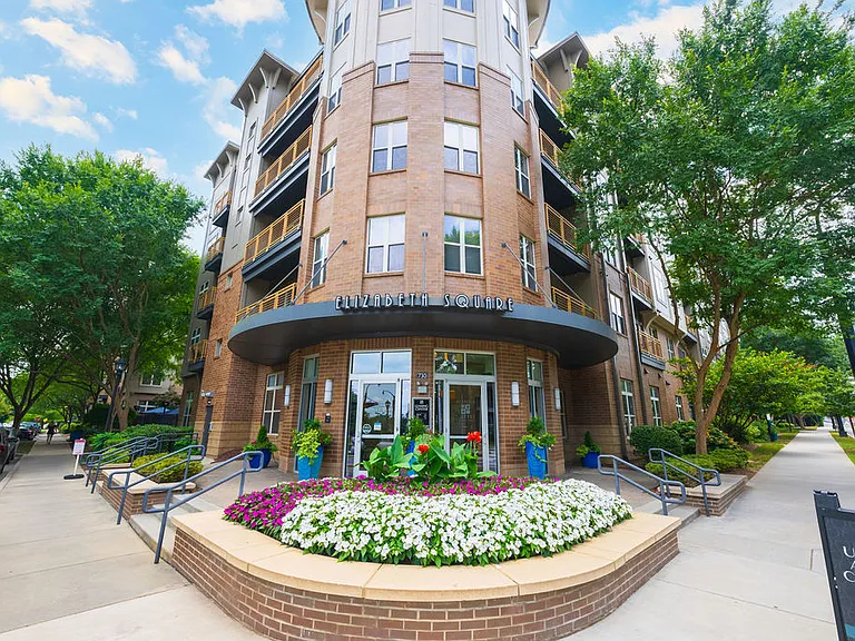 Elizabeth Square Apartments — Photo 9