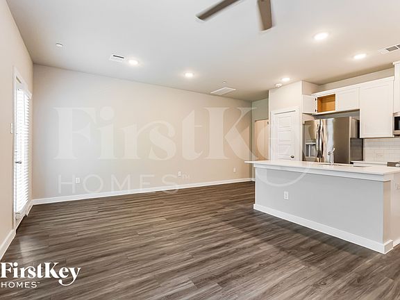 5th image of 305 N Centro Cir