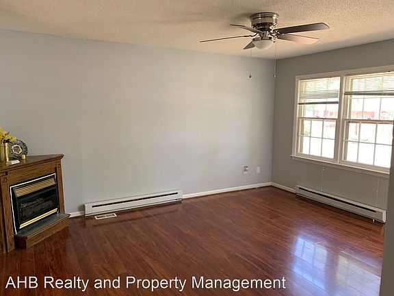 3rd image of 704 Broad St