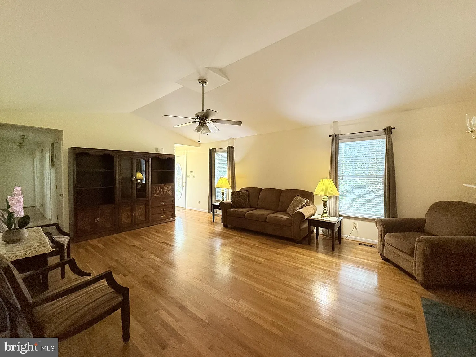 3 bed, 2.0 bath, 1705 sqft, $2,700 — Photo 3