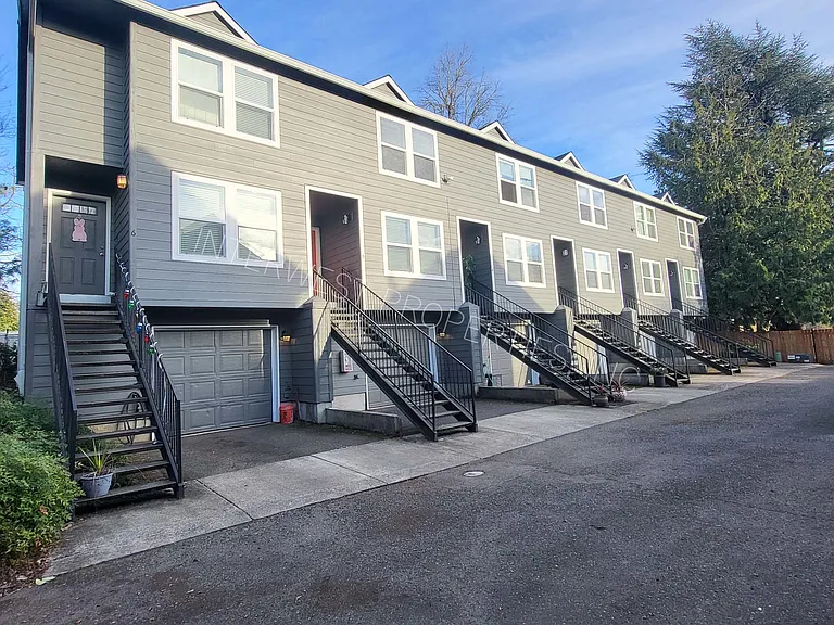 520 NE 128th Ave #5 — Photo 1