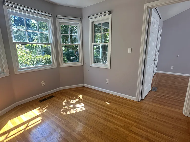 1613 Mariposa Ave — Photo 28