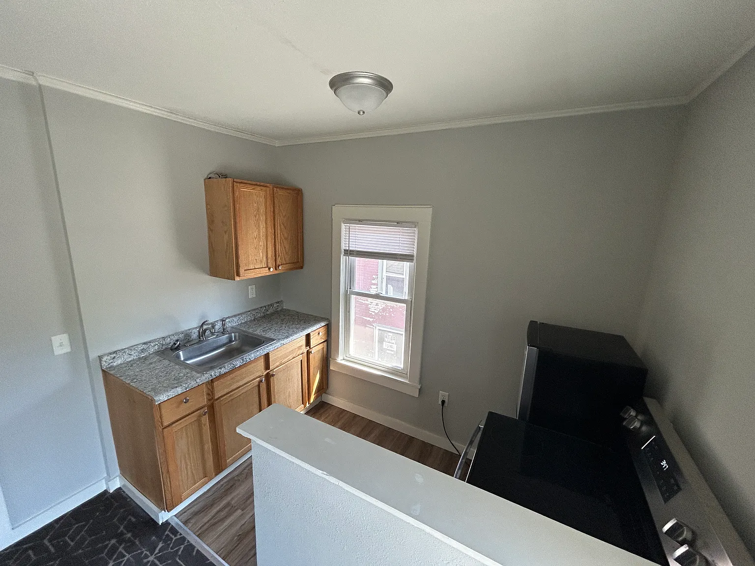 Studio, $699 — Photo 3
