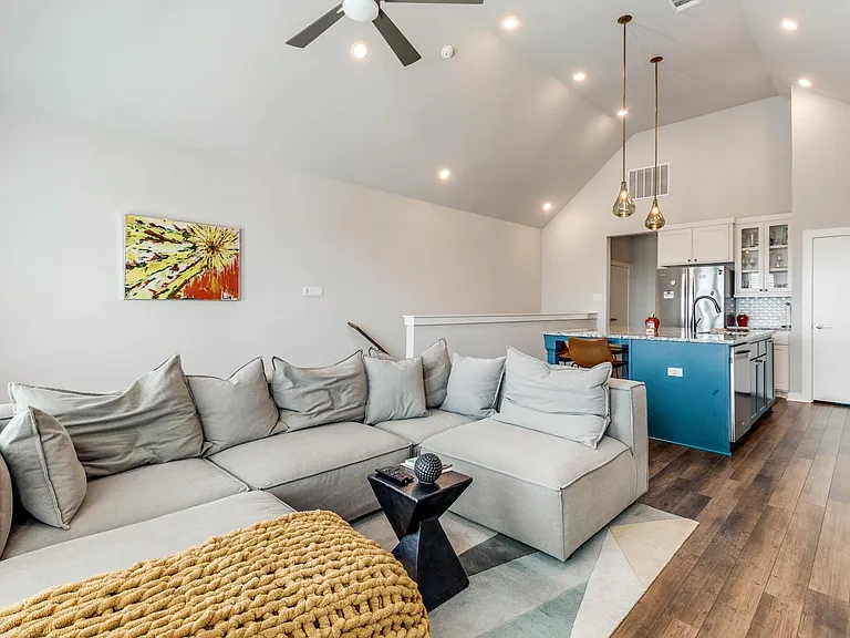 2220 Rook Dr — Photo 3