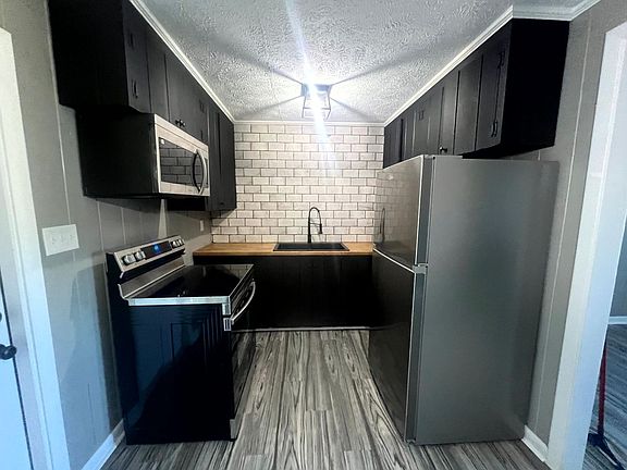 3rd image of 130G Eastwood Ave