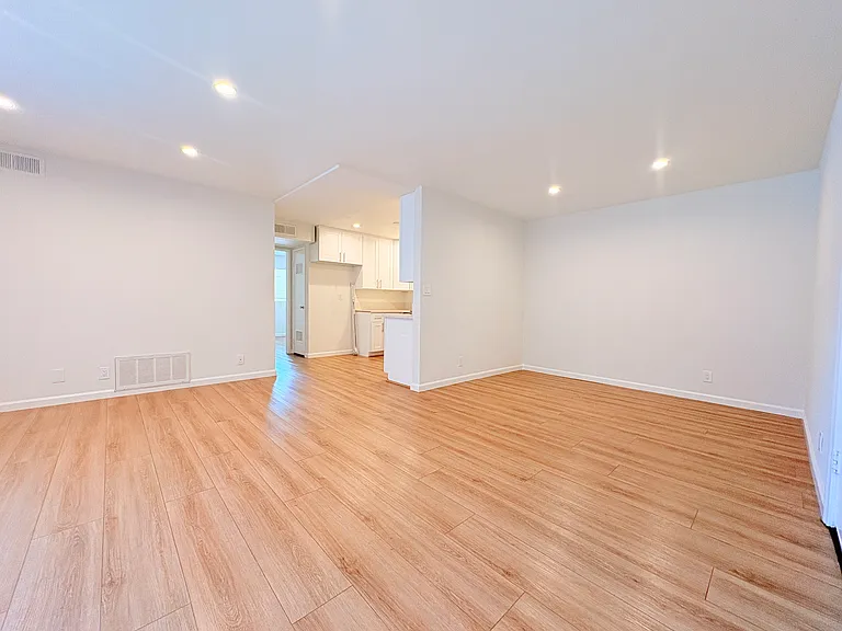 405 Ivy St — Photo 8