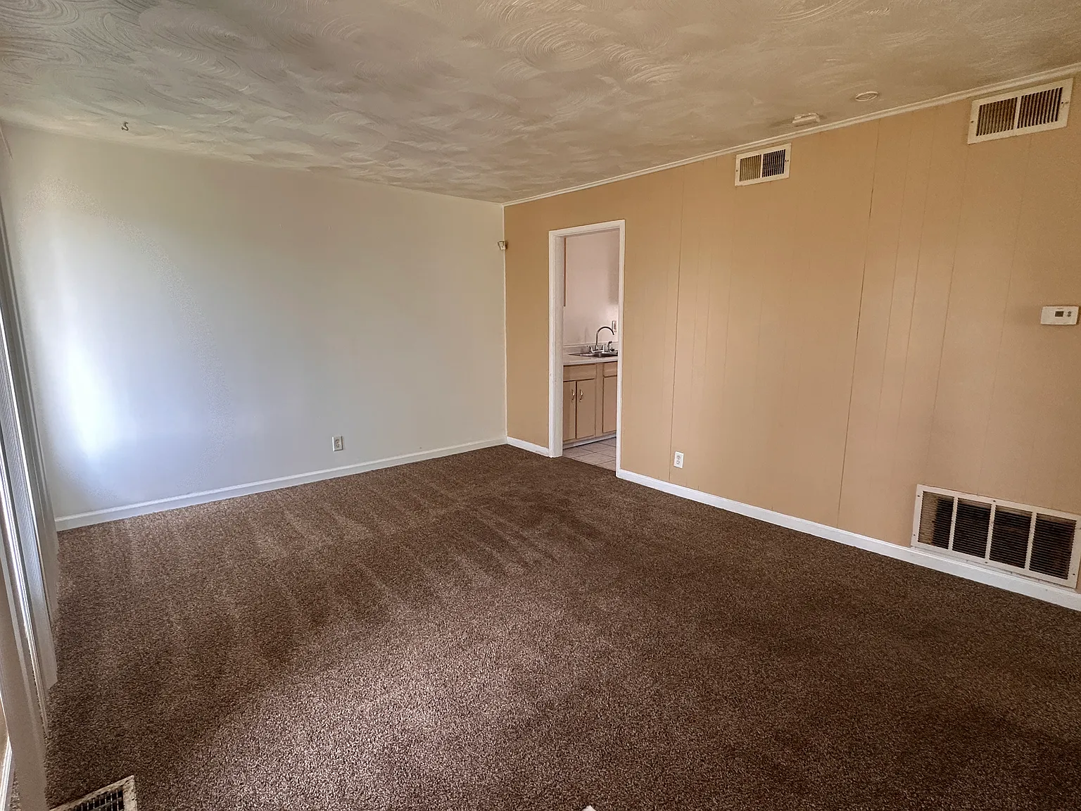 2 bed, 750 sqft, $1,050 — Photo 3
