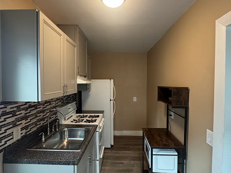 119 Wesleyan Ave #2R — Photo 2