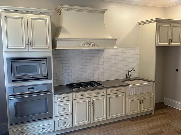 2nd image of 690 Chilton Ave #2