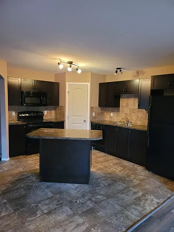 31 Jamieson Ave — Photo 3
