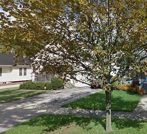 2nd image of 1924 Allegan St