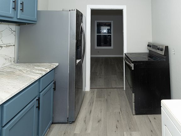 2nd image of 4012 Willow St