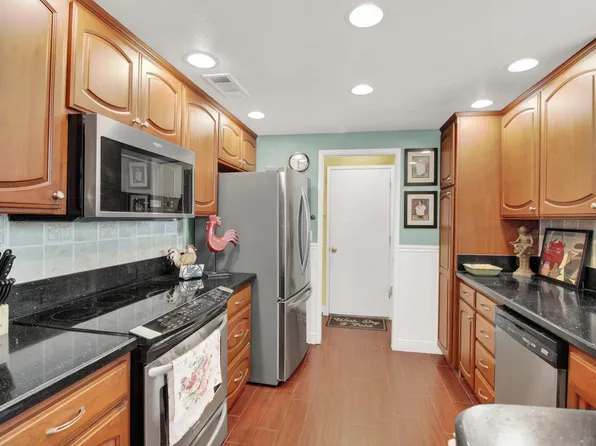 2340 Saint Lawrence Ln, Modesto, CA 95356