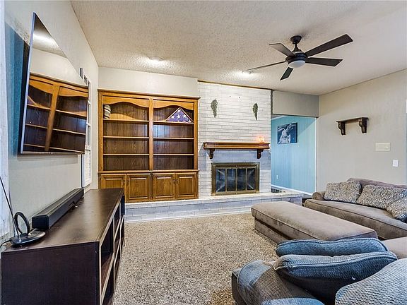 5th image of 326 N Montebella Ter