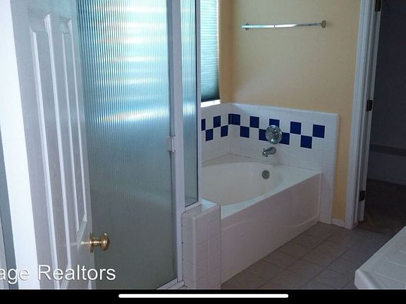 5th image of 978 W Pepper Dr