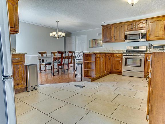 5th image of 4826 Marchwood Dr