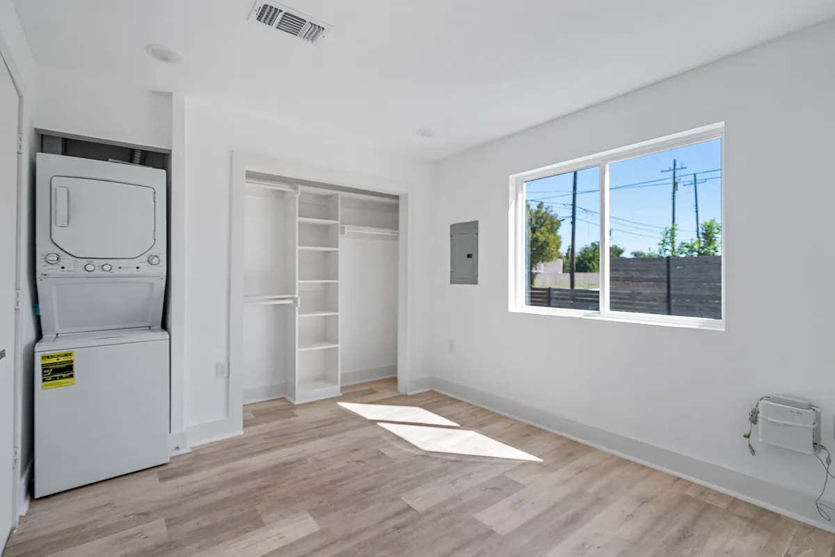 Building Photo - 1516 N Carroll Ave #101