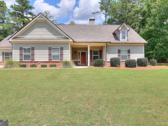 2nd image of 1414 Maple Cove Ln