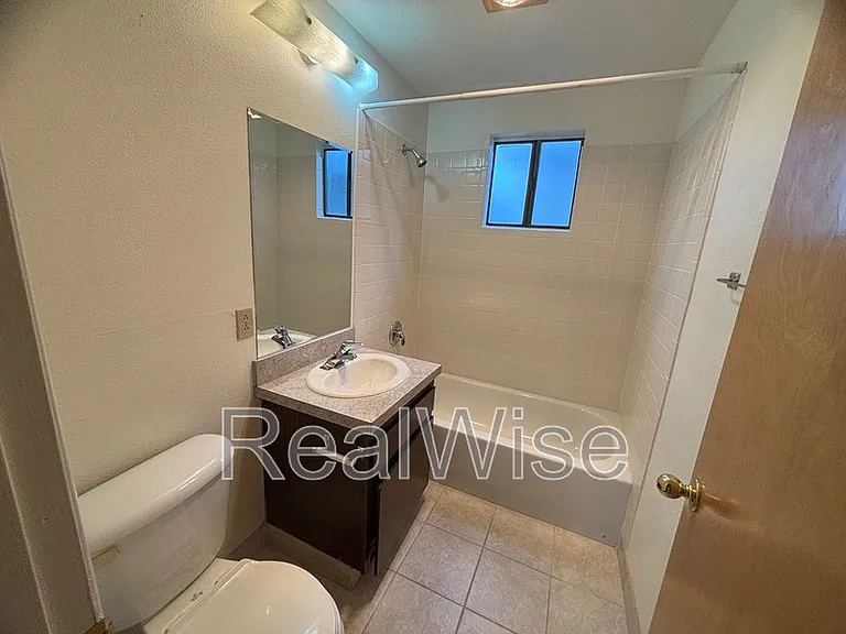 241 NW Rose St — Photo 12