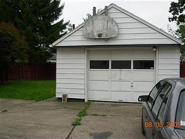 3rd image of 229 Gladstone St
